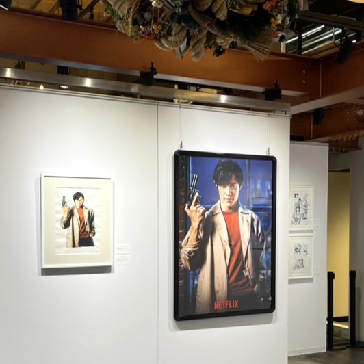 Live-action 'City Hunter' movie now streaming on Netflix today! At the Tsukasa Hojo Exhibition, you can also see original artwork by Tsukasa Hojo himself, featuring Ryo Saeba from the movie version. Don't miss it! 🎬🌟 #CityHunter #Netflix #tsukasahojo