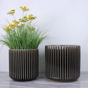 Introducing our stunning Bright Crackle Glaze Vertical Grained Ceramic Flower Pots Series! 🌿✨ These pots feature a vibrant crackle glaze that adds a stylish touch while providing a durable and easy-to-clean surface.  #CeramicPots #CrackleGlaze #PlantLover #HomeDecor