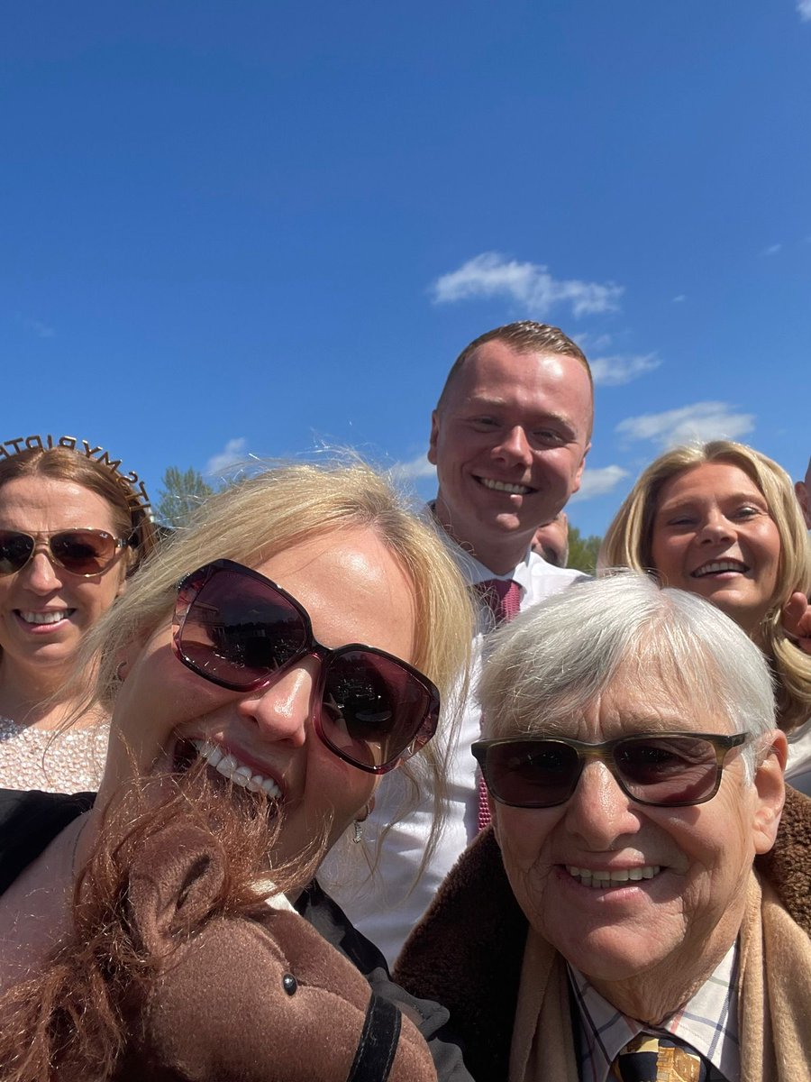 What a brilliant day at @PerthRacecourse Amazing weather, top hospitality and all in the company of the best people! 🐎🥰