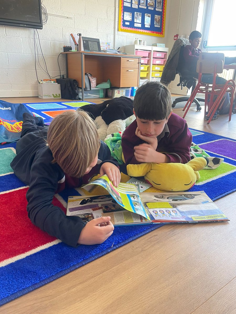 midletoncbs's tweet image. 2nd Class enjoying Cosy Reading Day! 📚