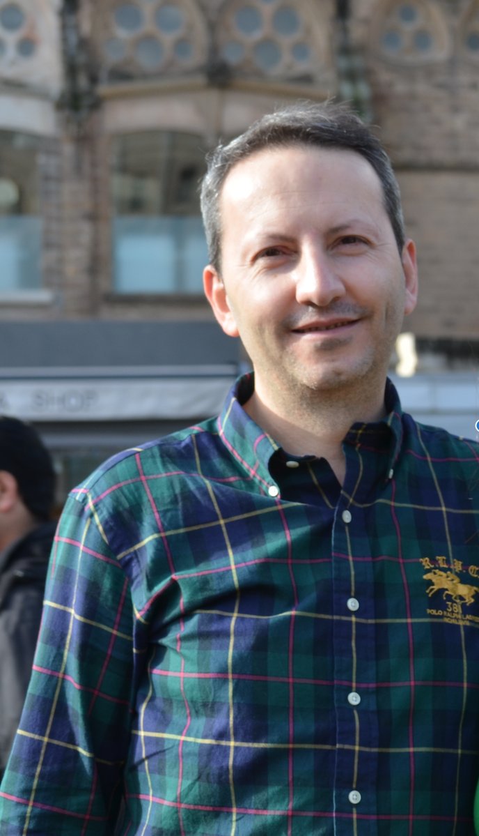 Oggi sono esattam 8anni da quando #AhmadrezaDjalali,ricercatore Iraniano che aveva scelto di vivere e lavorare prima in Italia,poi in Belgio e Svezia,un vero cittadino🌍che voleva mettere sue conoscenze al servizio dell'umanità,è stato ingiustam arrestato in #Iran.
#SaveAhmadreza