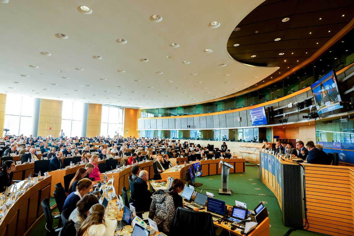 New day, new #EESCPlenary!

Follow our debates on: 
➡️Gender equality & outcomes of @UN #CSW w/ @lanfrancofanti, @FlorenceRaes, @MaryCollinsEWL, @ilaria_todde & @SifHolst;
➡️Migration & skilled labour shortages w/ Commissioner @YlvaJohansson.

Follow live👉europa.eu/!qQ64Yc