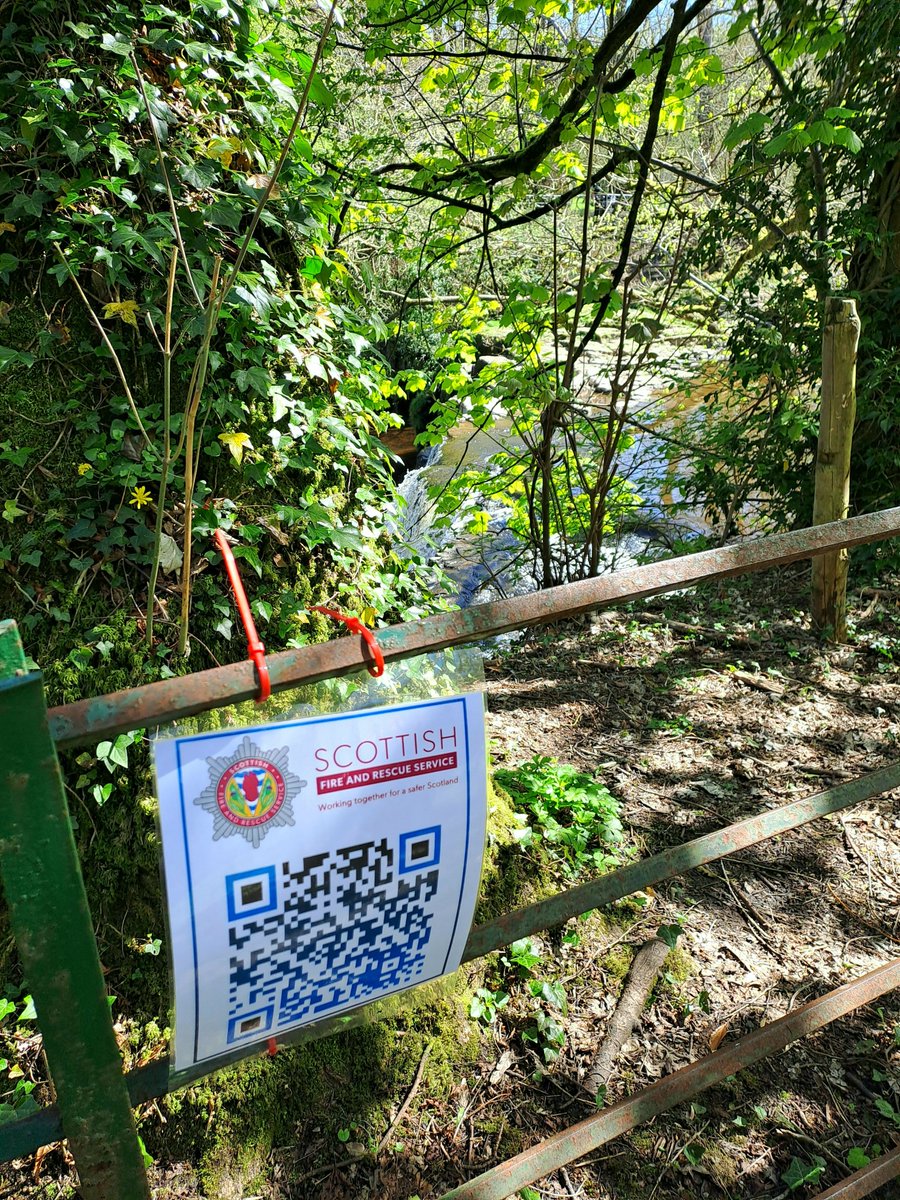 As the good weather fast approaches you'll be seeing more of our new QR Codes around Glasgow. Scan them to see how you can stay safe in or around water. It can save a life, especially your own! CSA Hogg and Morgan putting up the new codes in Linn Park @SFRSYourSafety @fire_scot