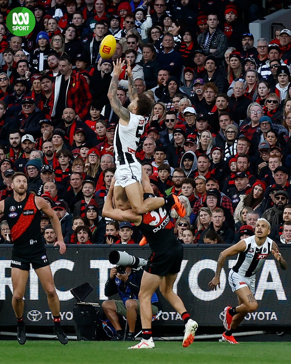 Oh my days! 😱 What do you think, was that effort from Jamie Elliott a serious Mark of the Year contender? Hear the call: ab.co/44ftVdi #AFL