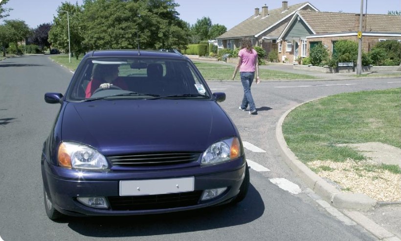When reversing, use your mirrors & check blind spots. When pulling away at junctions & roundabouts, traffic and other road users can come from multiple directions; walkers, cyclists or motorcyclists may pass on either side of your vehicle. sharetheroadtozero.com/blind-spots-ch… @NIRoadPolicing