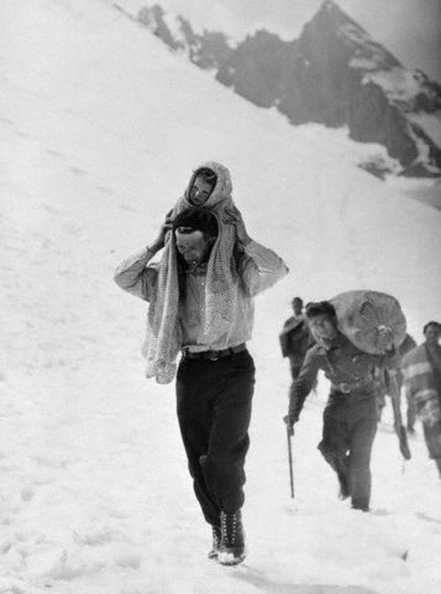 Refugees fleeing from Franco's army. Bielsa pocket, Aragonese Pyrenees. Spring 1938.