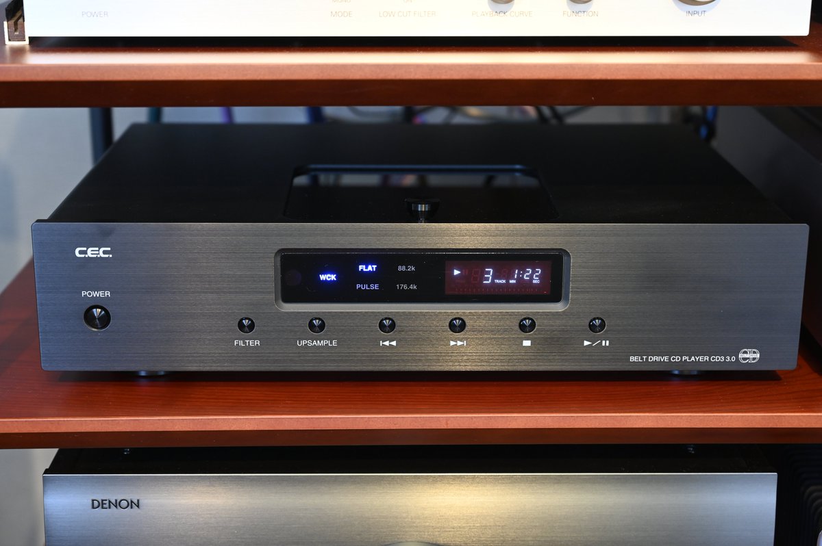 先日発売のベルトドライブCDプレーヤー CEC CD3 3.0 をお借りしました