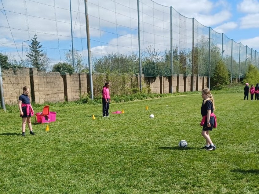 Mìle buìochas to @TogherGirls #ActiveSchoolsCommittee for organising yesterday's #SportsDay. With 8 differents sporting activities on the go, Coffey's Field was a hive of activity. @greenwoodfc @ActiveFlag @CorkSports @HsehealthW #girlsinsport #exercise #fun #wellbeing #togher