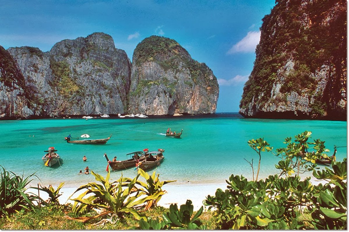 Phuket không chỉ là một hòn đảo du lịch, mà còn là một điểm đến đa dạng với sự kết hợp hài hòa giữa thiên nhiên tuyệt vời, văn hóa phong phú và hoạt động giải trí đa dạng.
---
Xem thêm: vietnam-tickets.com
#thailan #phuket #dulich #vemaybay