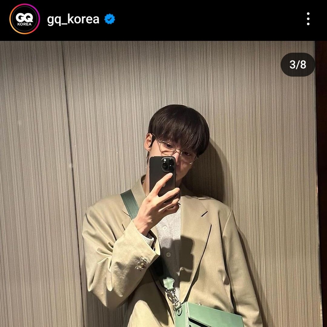 [📷] Yunho was featured on GQ Korea, wearing a Fendi bag 🔗: instagram.com/p/C6K5a3ixnKo/… #ATEEZ #에이티즈 #YUNHO