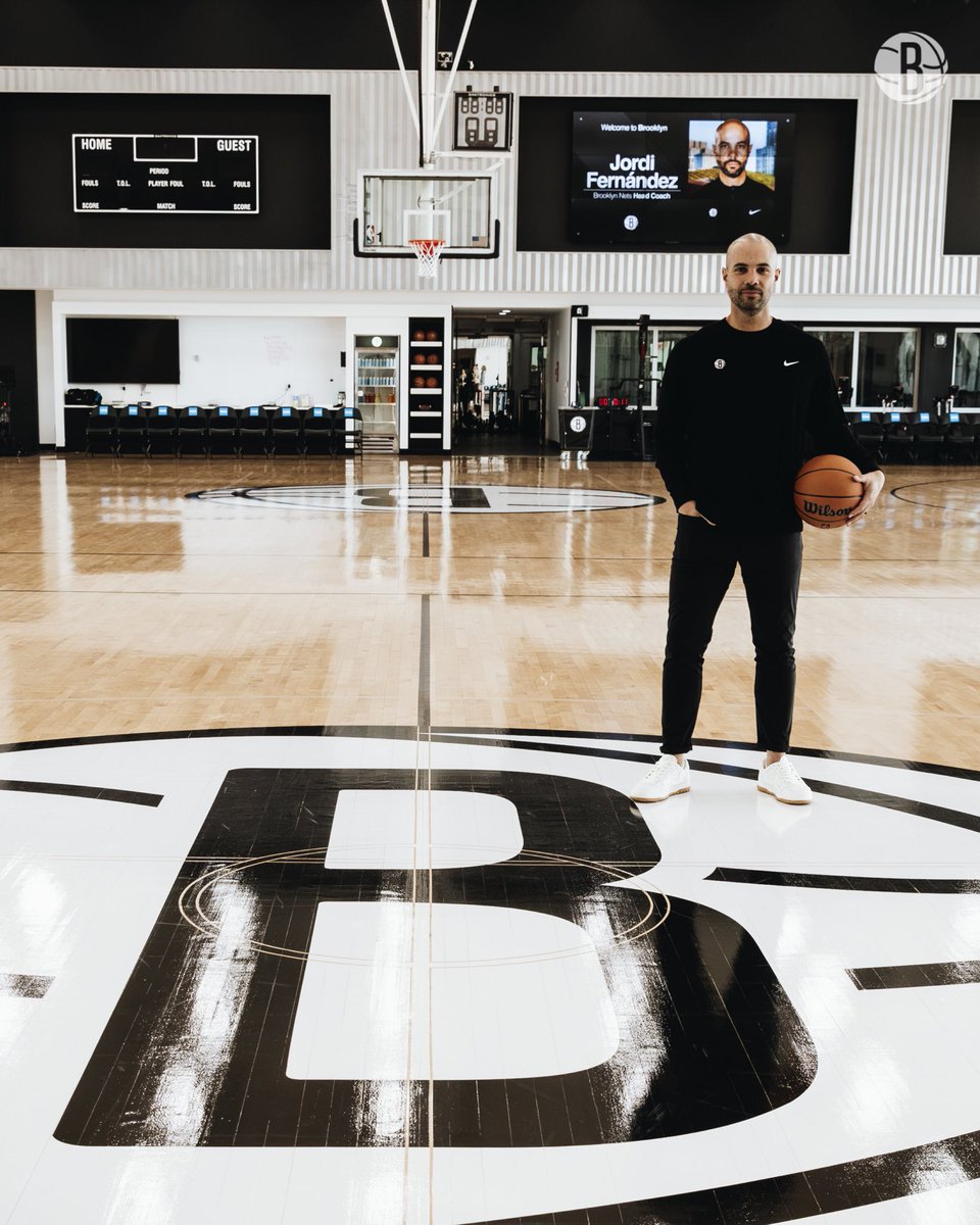 Jordi Fernández: "Es genial tener un equipo joven, eso te permite trabajar con el equipo por largo tiempo. Eso es lo que más me emociona, trabajar con los chicos y hacerles mejores."