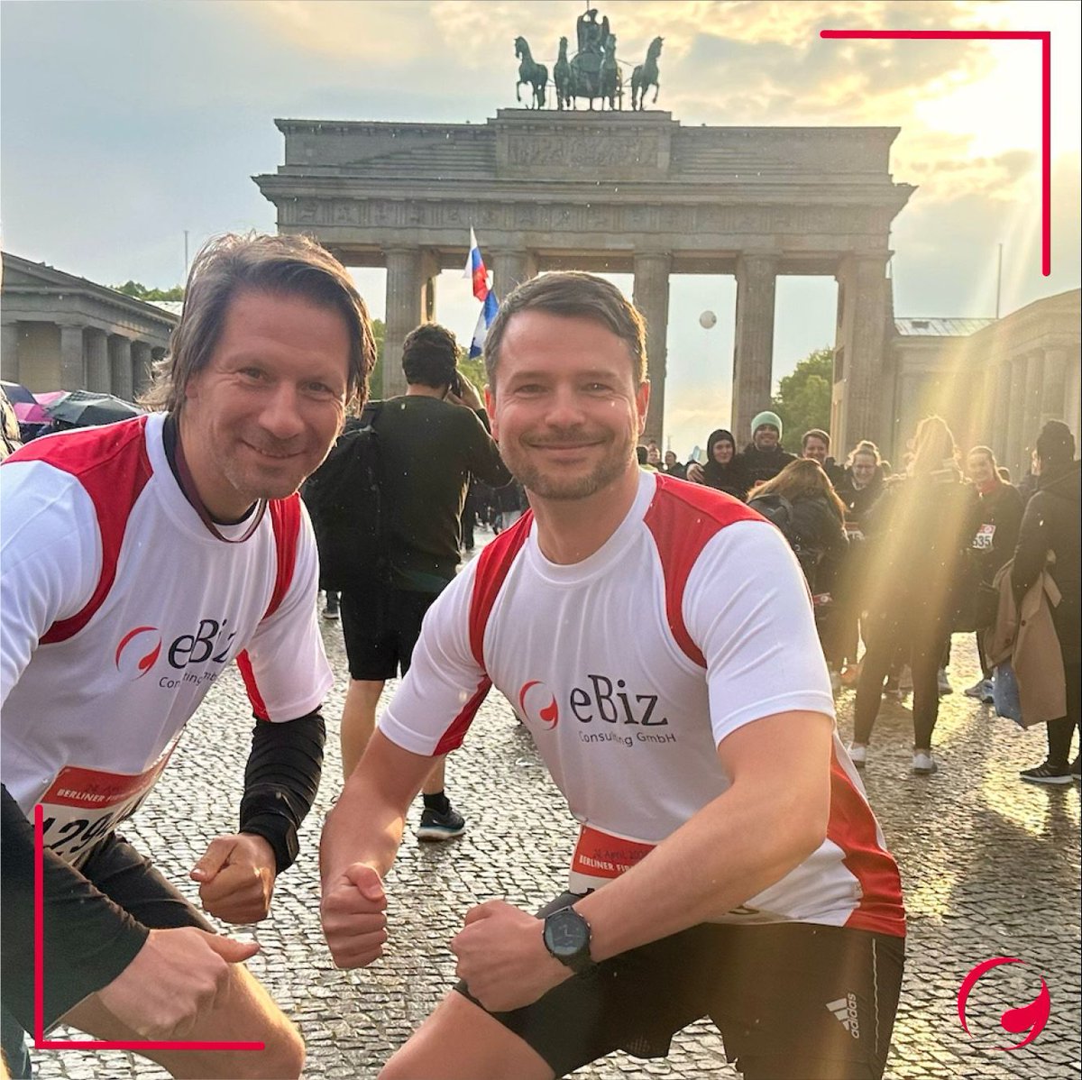 ebizcon's tweet photo. Robert und Martin haben sich gestern Abend der Herausforderung des Berliner Firmenlaufs gestellt und die Straßen von Berlin gerockt.
Der Lauf war eine Gelegenheit, die Teamarbeit und den gemeinsamen Erfolg zu feiern.

#ebiz #firmenlauf #berlin https://t.co/wb27CHqfnB