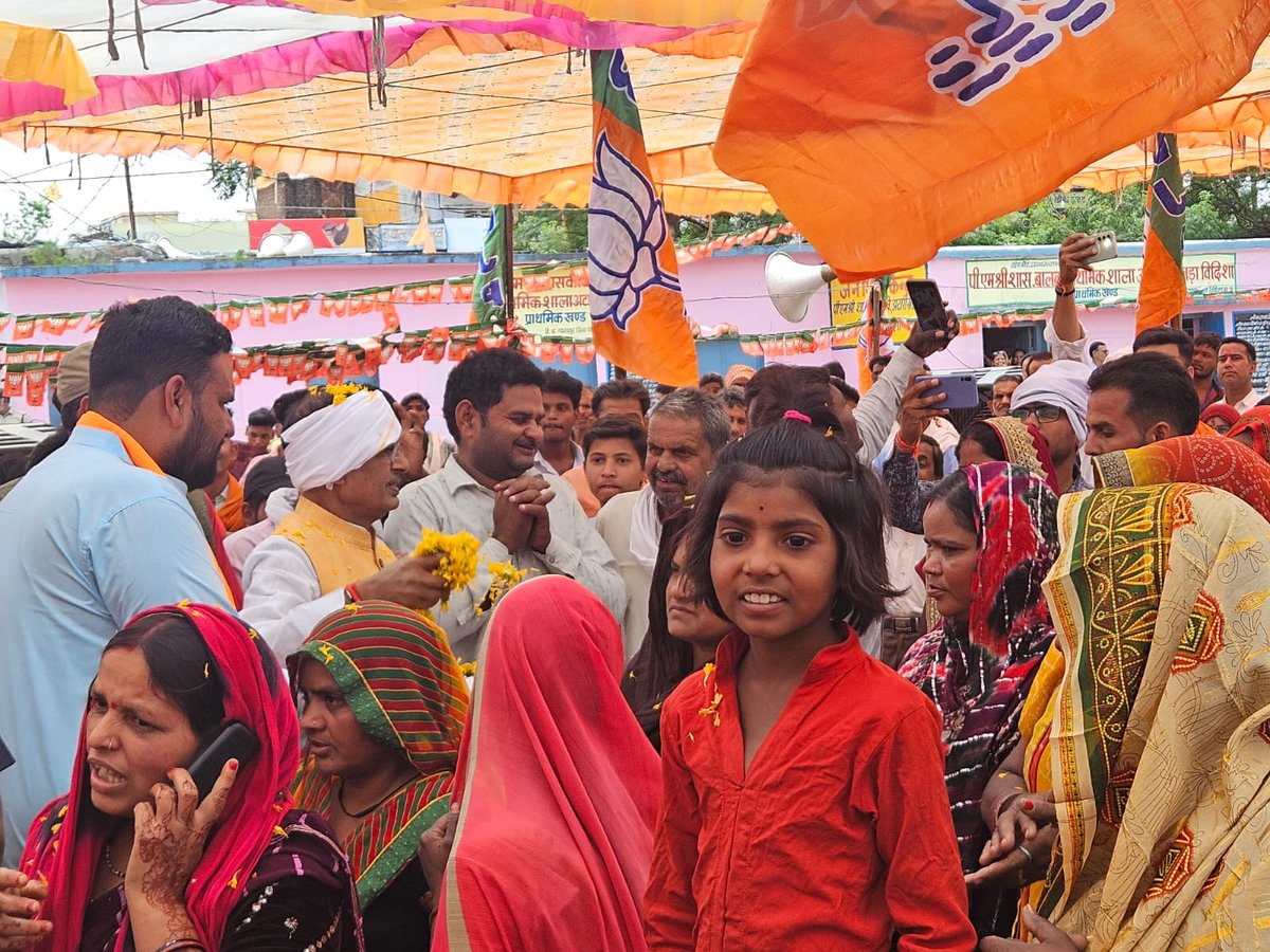 दिख रहा विश्वास बहनें हैं भैया के साथ आज माननीय श्री @ChouhanShivraj जी ने विदिशा जिले के ग्राम अटारीखेजड़ा में आयोजित जनसभा में सहभागिता कर उपस्थित जनसमूह को संबोधित किया।