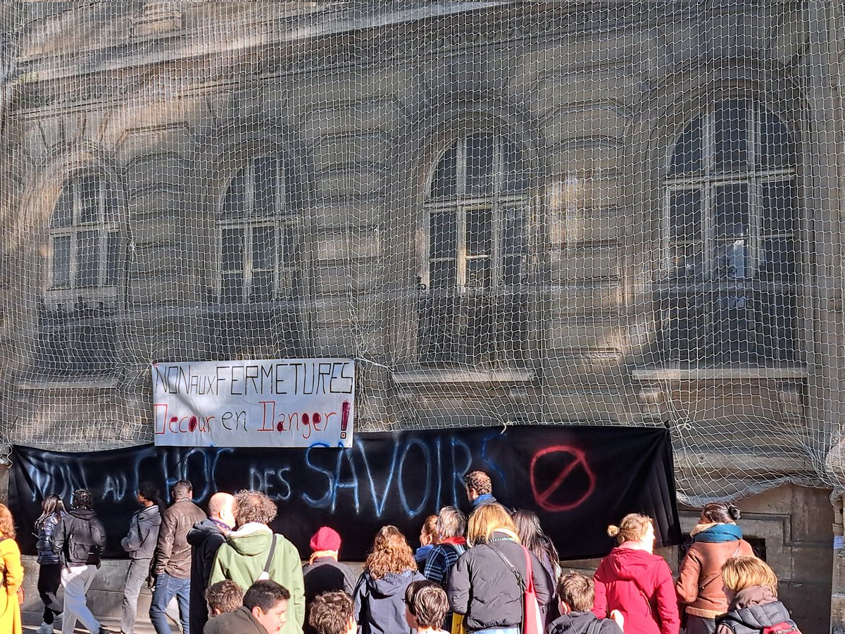 FcpeDecour09's tweet photo. #Decour mobilisé ! Opération Collège Désert 🏜 pour protester contre l'ineptie du "choc des savoirs !"
🚦non au tri social ! #reformeillegale https://t.co/CRNw9hueXa