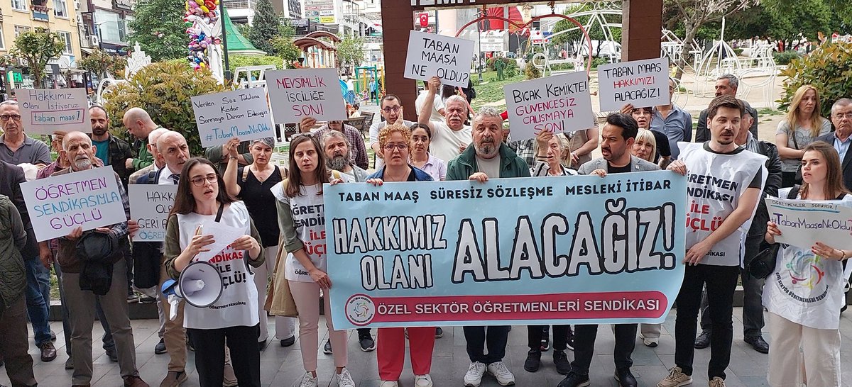 ogretmensendika's tweet photo. On binlerce öğretmen bugün çalıştıkları okullara, iş yerlerine büyük bir öfke ile gitti. @Yusuf__Tekin , @tcmeb ve @Akparti 'ye ifade etmekte fayda var. Yalanlar, tutulmayan sözler sorunu ortadan kaldırmaya yetmez. Sorun tüm yakıcılığı ile orta yerde duruyor. Bizi kölelik koşullarında patronlara yem etmeye çalışanlara söyleyelim. TÖZOK, TÖDER, TÖZEF ve tüm lobiciler şunu iyi anlasın. 

Kriz büyüyecek. İş yerleri ve kent meydanları öğretmenlerin talepleri ile sarsılacak! #YusufTekinİstifa Edecek!