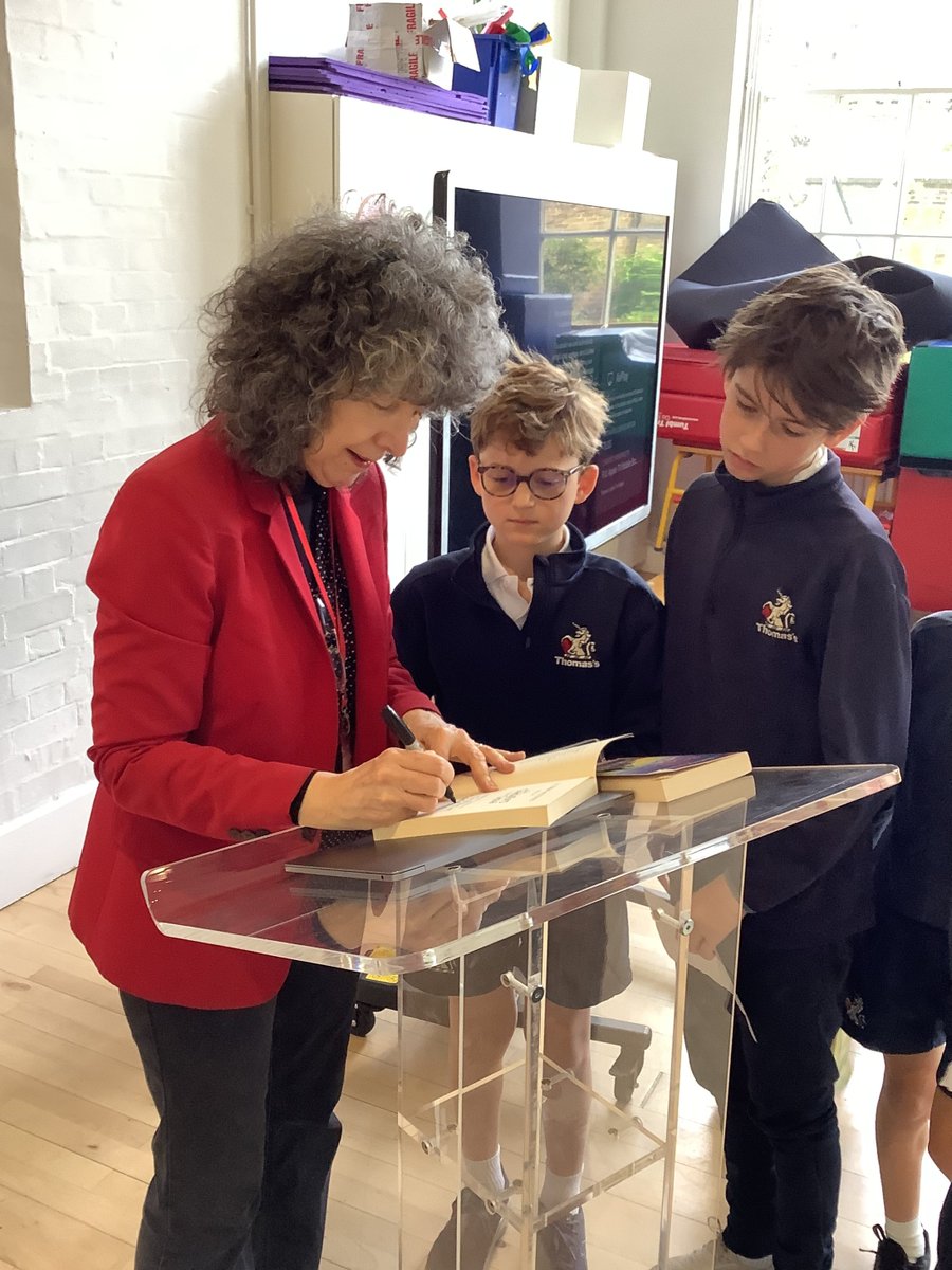 We had a wonderful visit from Classicist and author @CarolineLawrenc for Year 5 and Year 6, bringing to life the infamous sponge on a stick. Ancient History and Latin for all! 🏺📚