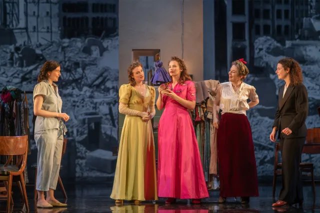 So enjoyed this production of Muriel Spark’s Girls of Slender Means. Excellent ensemble cast, imaginative staging and costumes you’d run off with. Really evokes penury and coming-of-age in the the London Blitz. On until May 4th at @lyceumedinburgh. lyceum.org.uk/events/the-gir…