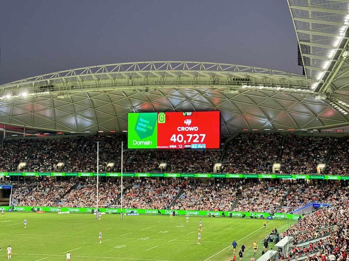 Today’s crowd is 40,727. They’ve come to witness a @sydneyroosters masterclass this afternoon #NRLDragonsRoosters #NRL #RedV #BreatheFire #AnzacDay #LestWeForget #9WWOS
