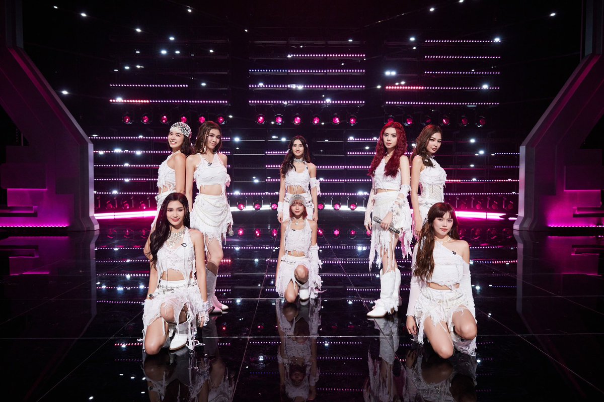 PhilstarNews's tweet photo. BINI GOING INTERNATIONAL 💅

The "Nation’s Girl Group" BINI made the country proud as they performed a couple of their hit songs on the Chinese survival show "Show It All."

“Taking our Karera fits to the world stage, and more!” BINI wrote on X.

📷 BINI/X https://t.co/xh20a9qAEO