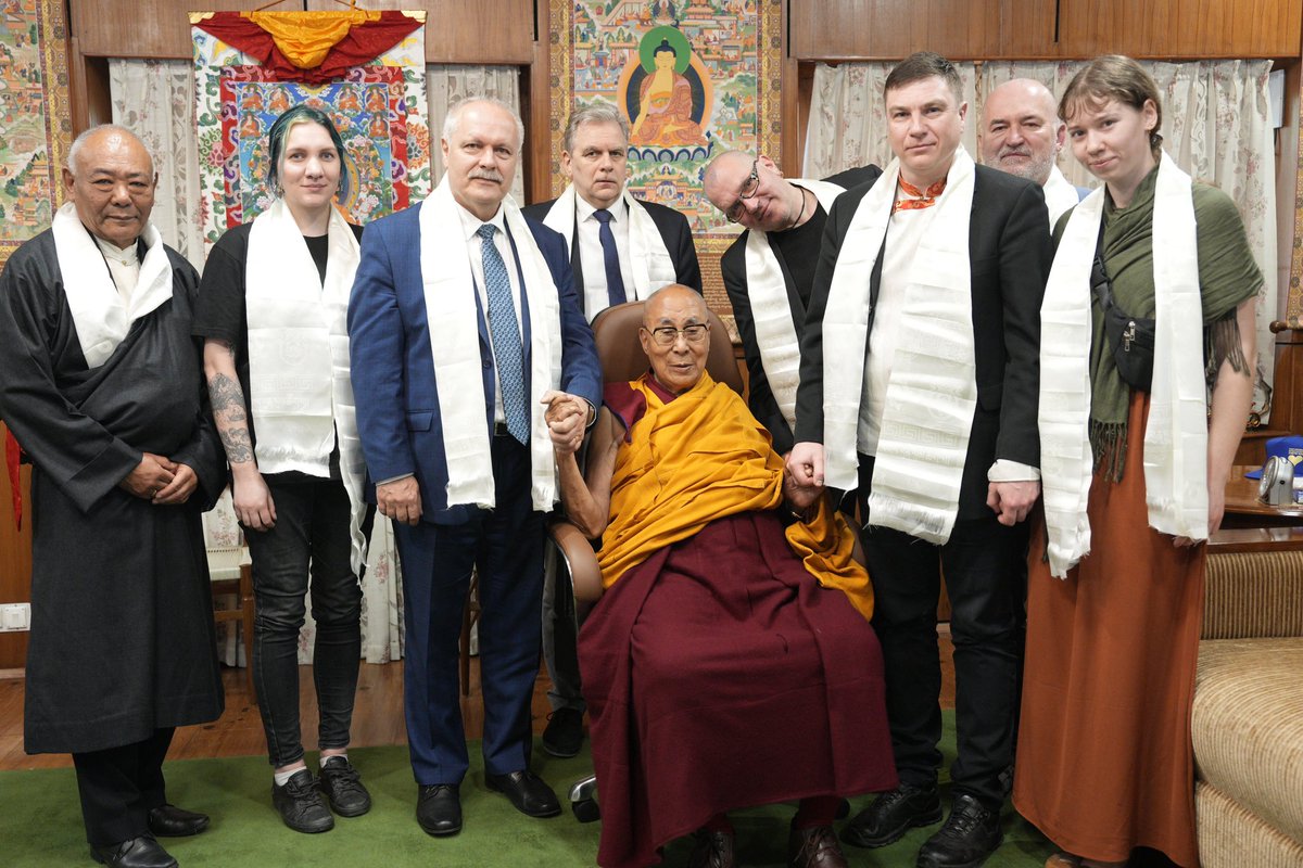 During the meeting with His Holiness the Dalai Lama, Sikyong Penpa Tsering, Kalon (Minister) Norzin Dolma of the Department of Information and International Relations-CTA, DIIR Secretary Karma Choeying and Protocol Officer Tenzin Paljor were also in attendance.