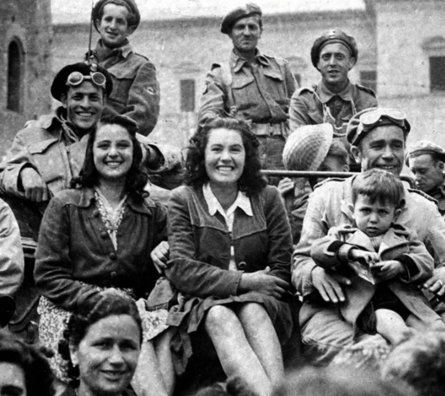 robimanga_'s tweet image. Per me il 25 aprile è bello come il Natale.

Viva il 25 aprile, viva l'antifascismo, viva la libertà 🇮🇹🌹✊
#25aprile2024 #25aprileSempre #grazienonno