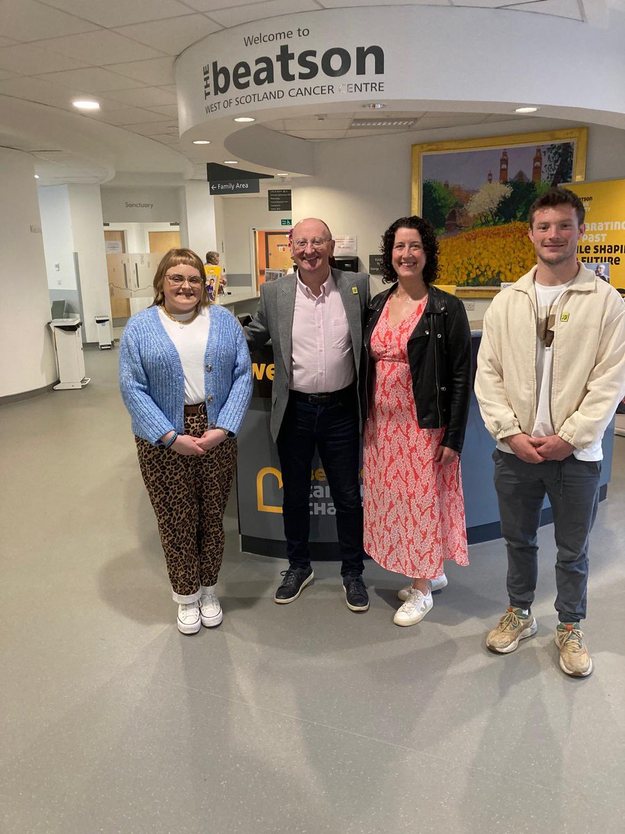 cancercard_'s tweet photo. Yesterday our charity patron, George Horne and CEO @IanPirrie6 went along to Beatson Cancer Charity to drop off a batch of our comfort boxes and @ScampandDude scarves! 

The products in these boxes mean so much to cancer patients and we are honoured to be able to provide them. 💛 https://t.co/UX64IYYrlS
