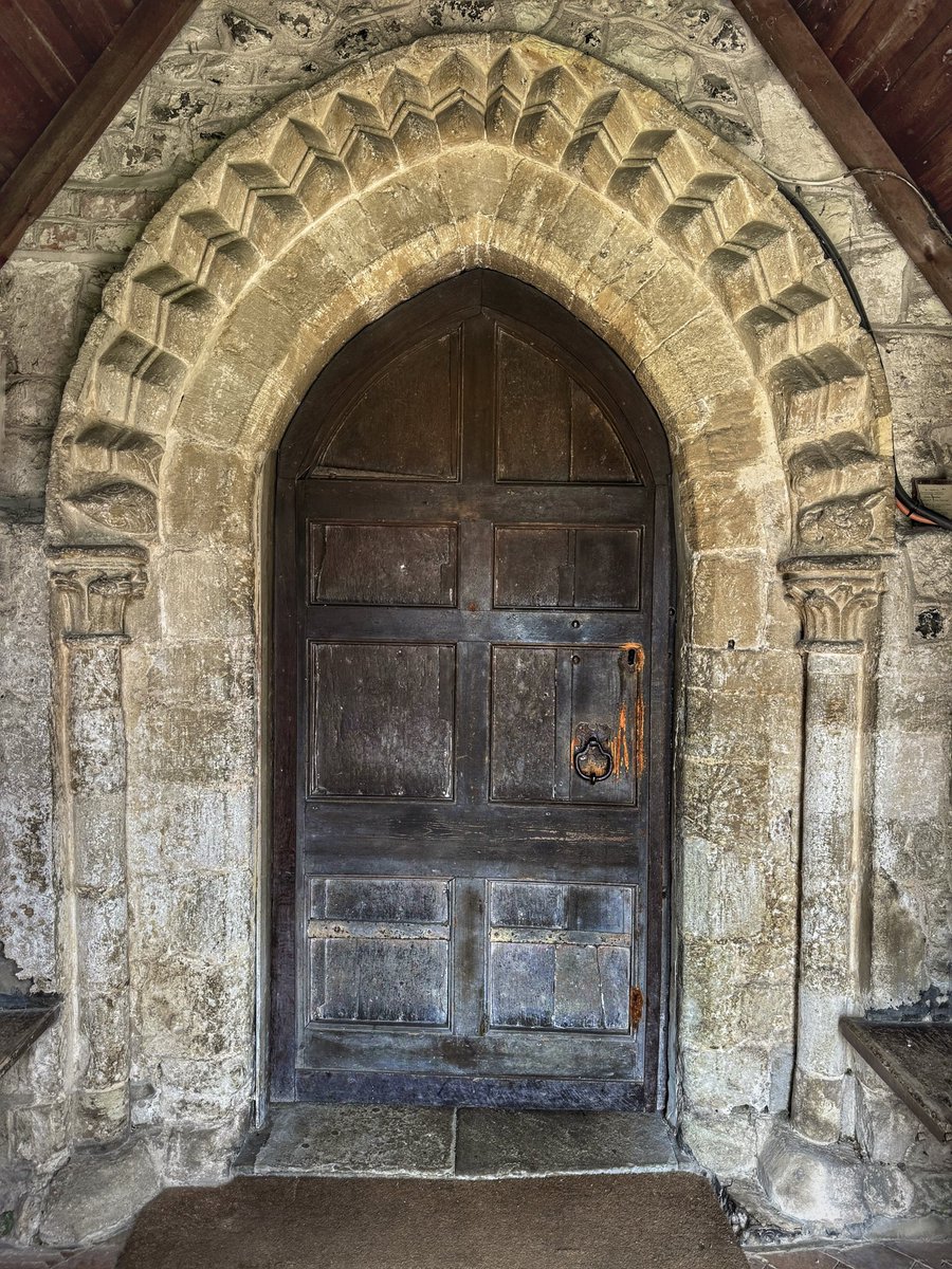 Barbyfallen17's tweet photo. St Peter's church, Hurstbourne Tarrant
#AdoorableThursday https://t.co/MxsD3n08bQ