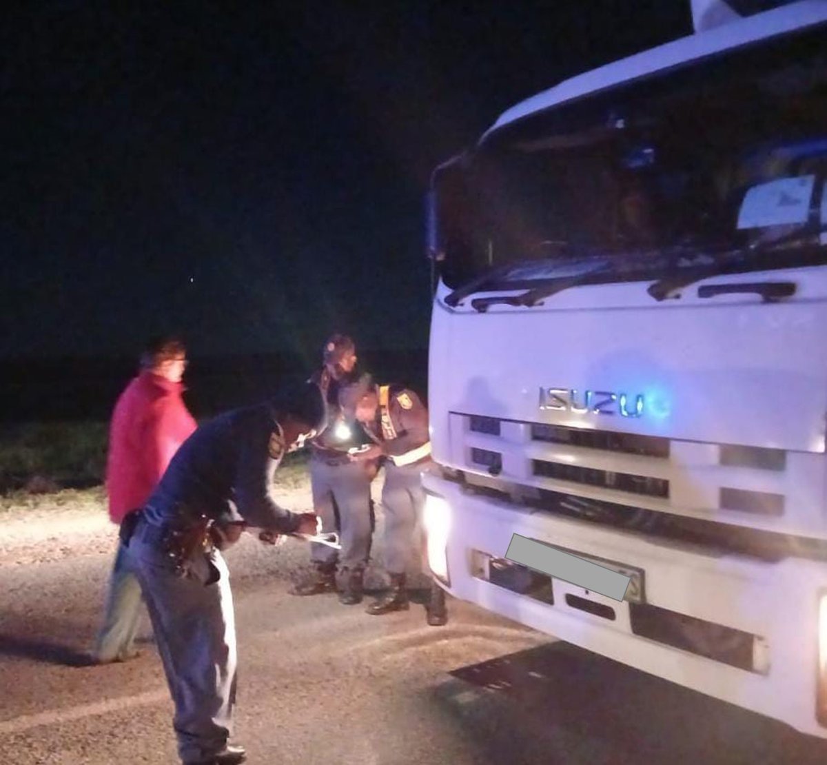 #sapsFS #SAPS Bultfontein, Hoopstad, Wesselsbron #RuralSafety coordinators through joint efforts with #farmers conducted a vehicle checkpoint in a joint operation on 23/04 in Bultfontein. #PartnershipPolicing #PoliceVisibility ME
saps.gov.za/newsroom/msspe…