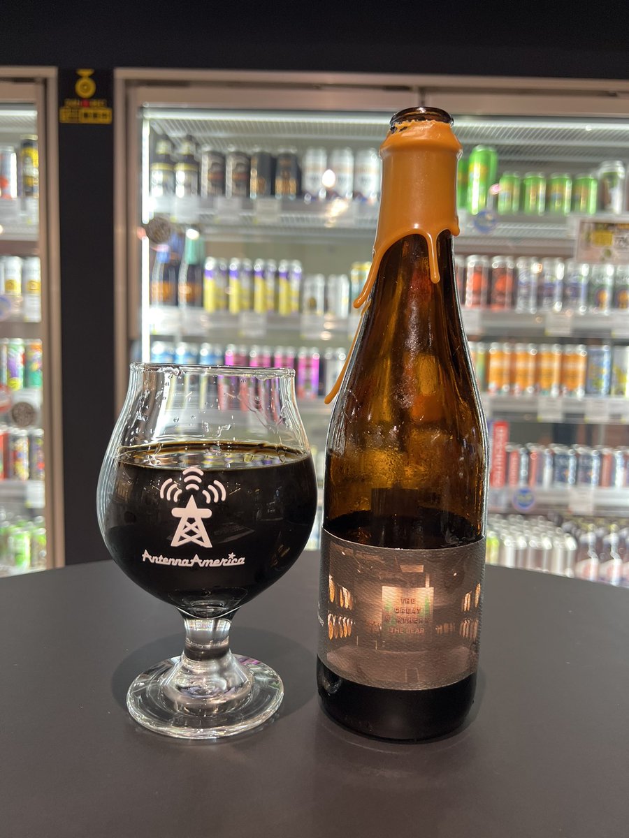 Evil Twin Brewing Great Northern BA Series 42 -THE BEAR (500ml) / グレート ノーザン バレルエイジドシリーズ 42 - ザ ベア

ひと口目から、ん？ウイスキー？と思うほどの香り。
他社のinperial stoutとは違い甘味が抑えめ。
好みの味😋
とっても美味しい。
カンパーイ👍👍👍👍👍🍻🍻🍻
