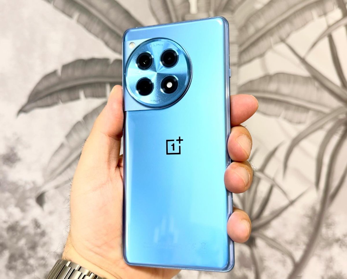 MikyAncona's tweet photo. OnePlus 12R
Uno smartphone che rischia di ammazzare molti smartphone top di gamma !
@oneplus @OnePlus_ITA
https://t.co/2IxHBFiVg3
#oneplus #oneplus12 #oneplus12r #OnePlus12Series
#mikyancona #tech #smartphone #phone #mobile https://t.co/2VD1NYRTSs