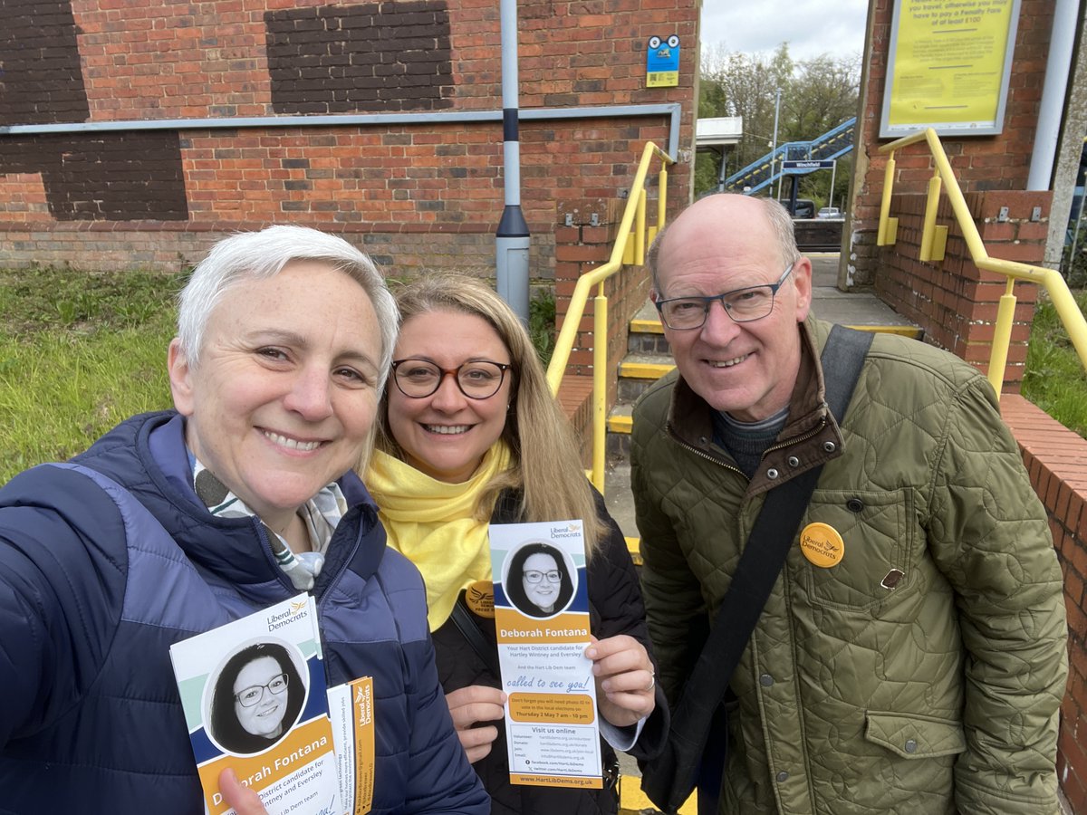 It was lovely to be out speaking to people in #winchfield yesterday, campaigning for the fantastic @FontanaDistrict 
Many interesting discussions with residents about the issues they are experiencing including difficulties getting a GP apt, #sewage and the #CostOfLivingCrisis