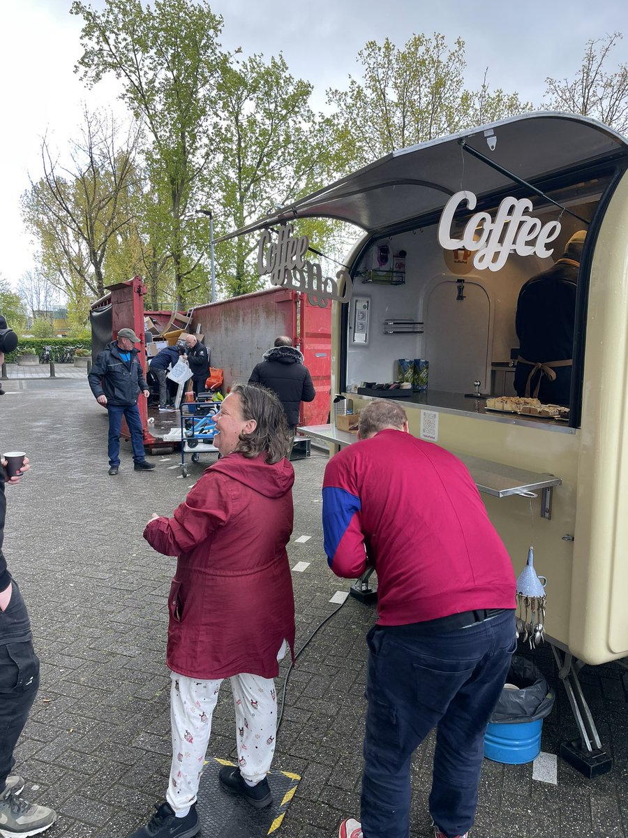 Grofvuilactie van Nijestee bij de Ommelandenflat in <a href="/Vinkhuizen/">Vinkhuizen</a>: 2 volle containers van 40m3😃