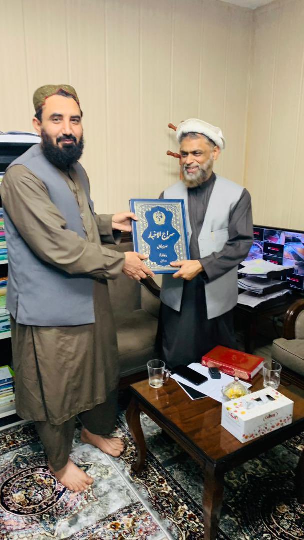 This is Qari Ubaidullah. Imprisoned in #Guantanamo 14 years and 4 years in UAE without charge or trial. We were cell mates in #Bagram. He was only 17 years old. He returned home in 2020.

Today, he’s #Afghanistan’s Minister of Libraries and Literature.

He gifted me a copy of a