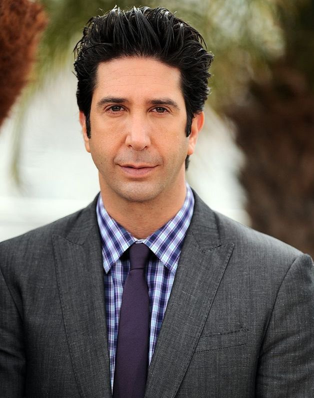 JeremBenhaim's tweet image. « Les étudiants juifs subissent les pires attaques que j'ai jamais vues de ma vie. »

David Schwimmer, célèbre pour son rôle de Ross Geller dans la série "Friends", a tiré la sonnette d'alarme suite à la montée inquiétante de l'antisémitisme dans les campus universitaires