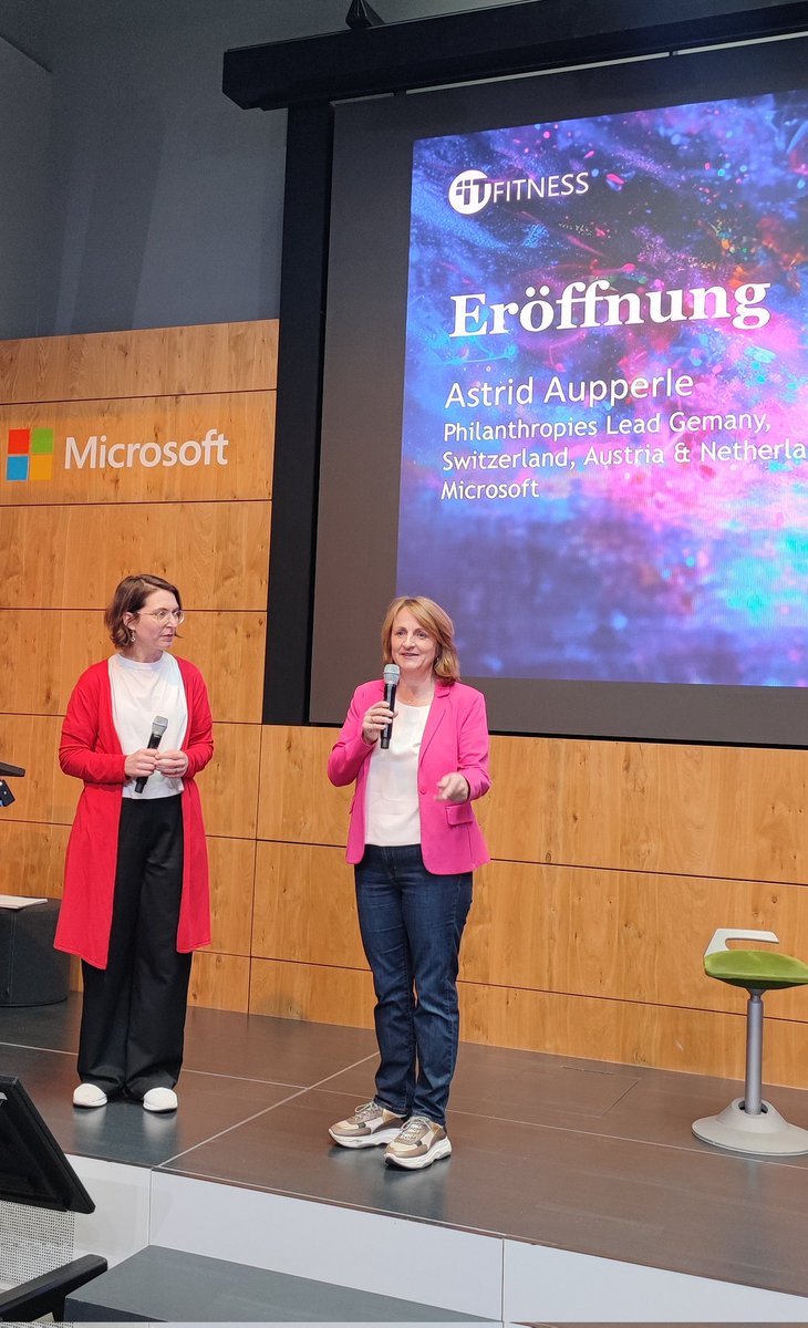 IT-Fitness (@itfitness_de) on Twitter photo Astrid Aupperle, Leiterin für Gesellschaftliches Engagement bei <a href="/MicrosoftDE/">Microsoft Germany</a> rät dazu, "dass wir Begeisterung entwickeln sollten für die neue Technologie, denn sie wird in alle Berufsfelder einziehen."
Sie ermutigt dazu, sich damit intensiv zu beschäftigen, auch im Alltag. Astrid Aupperle, Leiterin für Gesellschaftliches Engagement bei <a href="/MicrosoftDE/">Microsoft Germany</a> rät dazu, "dass wir Begeisterung entwickeln sollten für die neue Technologie, denn sie wird in alle Berufsfelder einziehen."
Sie ermutigt dazu, sich damit intensiv zu beschäftigen, auch im Alltag.