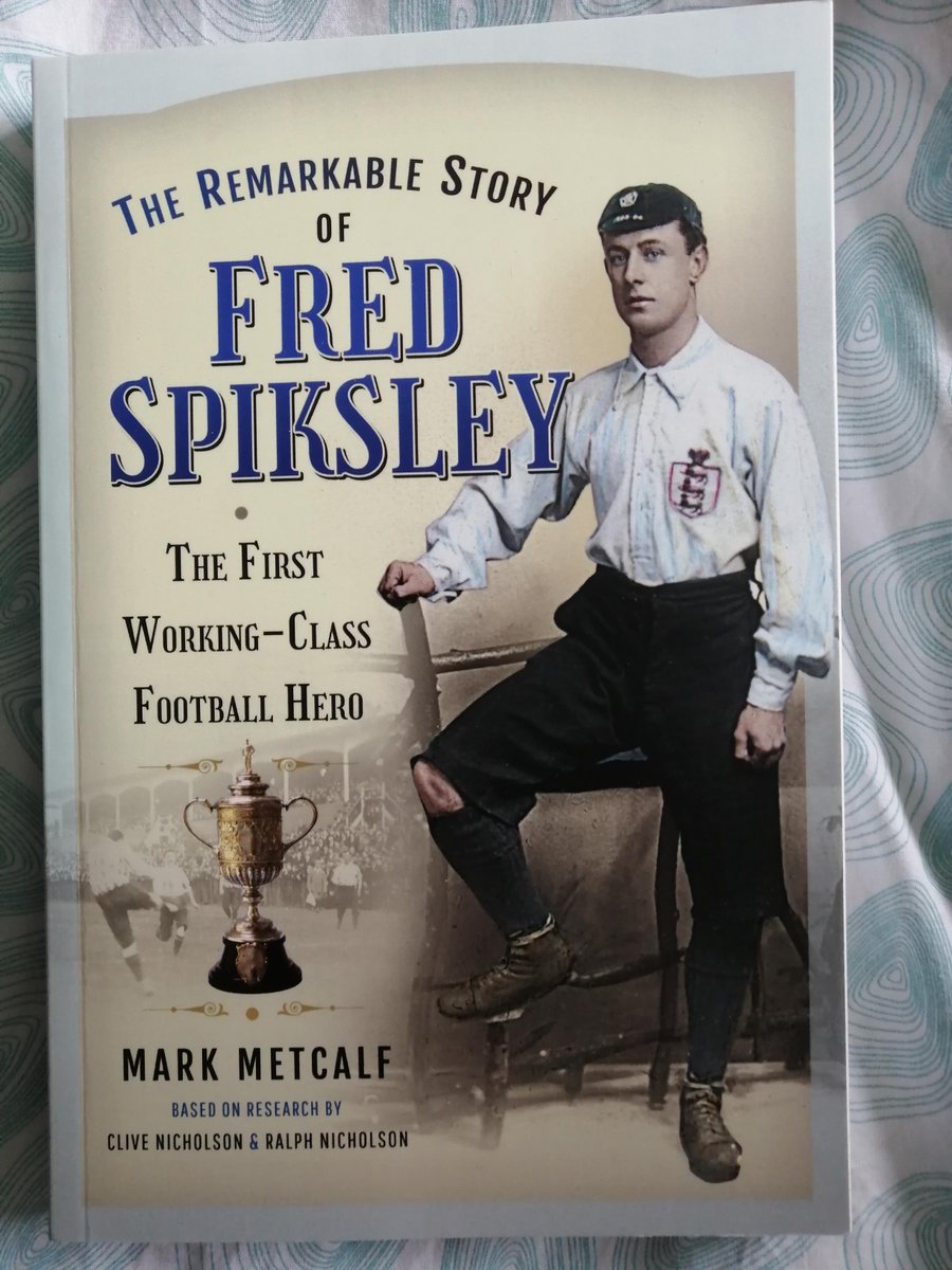 121 years ago today #SheffieldWednesday won the league title for the first time after Sunderland lost to Newcastle. At the start of the season Spiksley threw off his knee bandage to inspire a side captained by Tom Crawshaw.