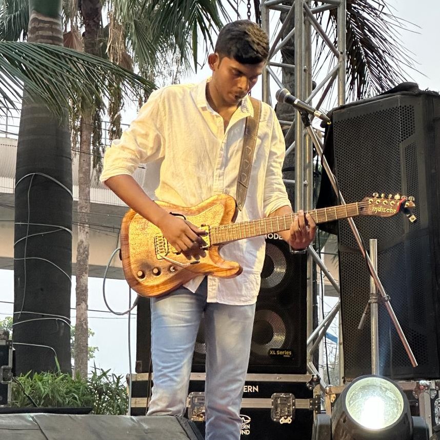 Always good to see one of our instruments on stage!

📸 Raunak Kayal

#indischeguitars #indianluthier #customguitarbuild #highendguitars #customguitars #customshop #luthier #handmadeguitar #boutiqueguitars #guitarphotography #guitarmaker #guitarcollection