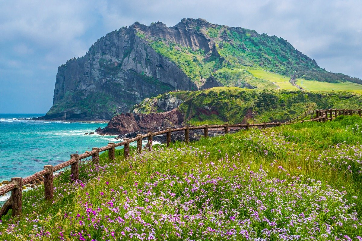 Với bãi biển dài, những ngọn núi xanh mát và những thắng cảnh đặc biệt, Jeju là một thiên đường du lịch không thể bỏ qua.
---
Xem thêm: vietnam-tickets.com
#jeju #hanquoc #dulich #vemaybay
