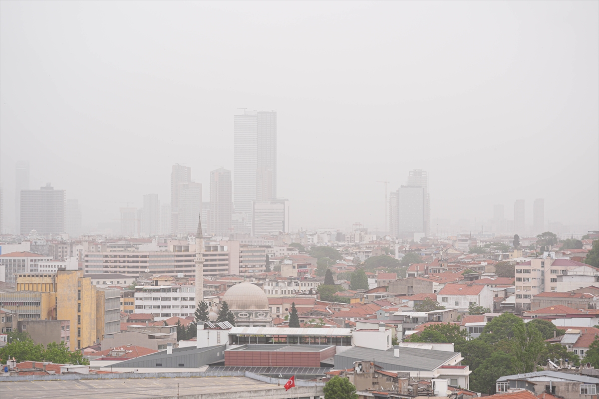 Kuzey Afrika kaynaklı toz taşınımı birçok kentte etkisini sürdürüyor.