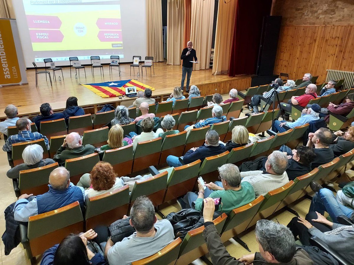ANCLleidaSegria's tweet photo. ⬛️⬜️ Més d'un centenar de persones van assistir al debat d'ahir.

L'organització lamenta, però respecta, la incompareixença d'@erclleida i @JXCatTdLleida (que dilluns van participar en una tertúlia amb PP i PSC), @CUPLleida (que participa en debats amb VOX) i @alhora_cat. https://t.co/vrnjod7Fj0