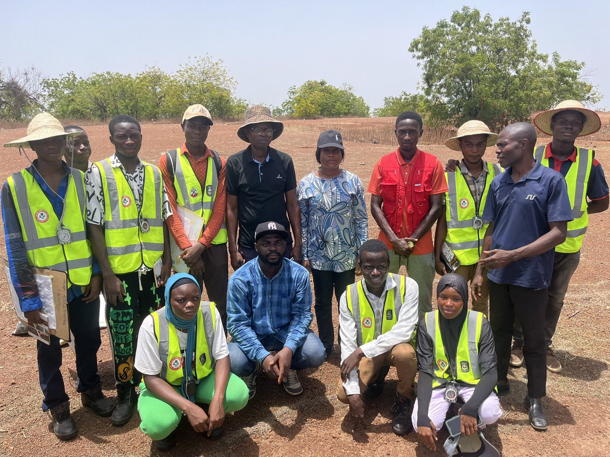 Thebigvault14's tweet photo. I and my course-mate on a Geological field trip to Share, (Saare) is an ancient Yoruba town in Ifelodun Local Government Area of Kwara State, Nigeria. Exploring the layers of Earth, one rock at a time 👷‍♂️🪨. 
#Geologicalfieldtrip #Geology #rock https://t.co/kBxZ5x6UIz