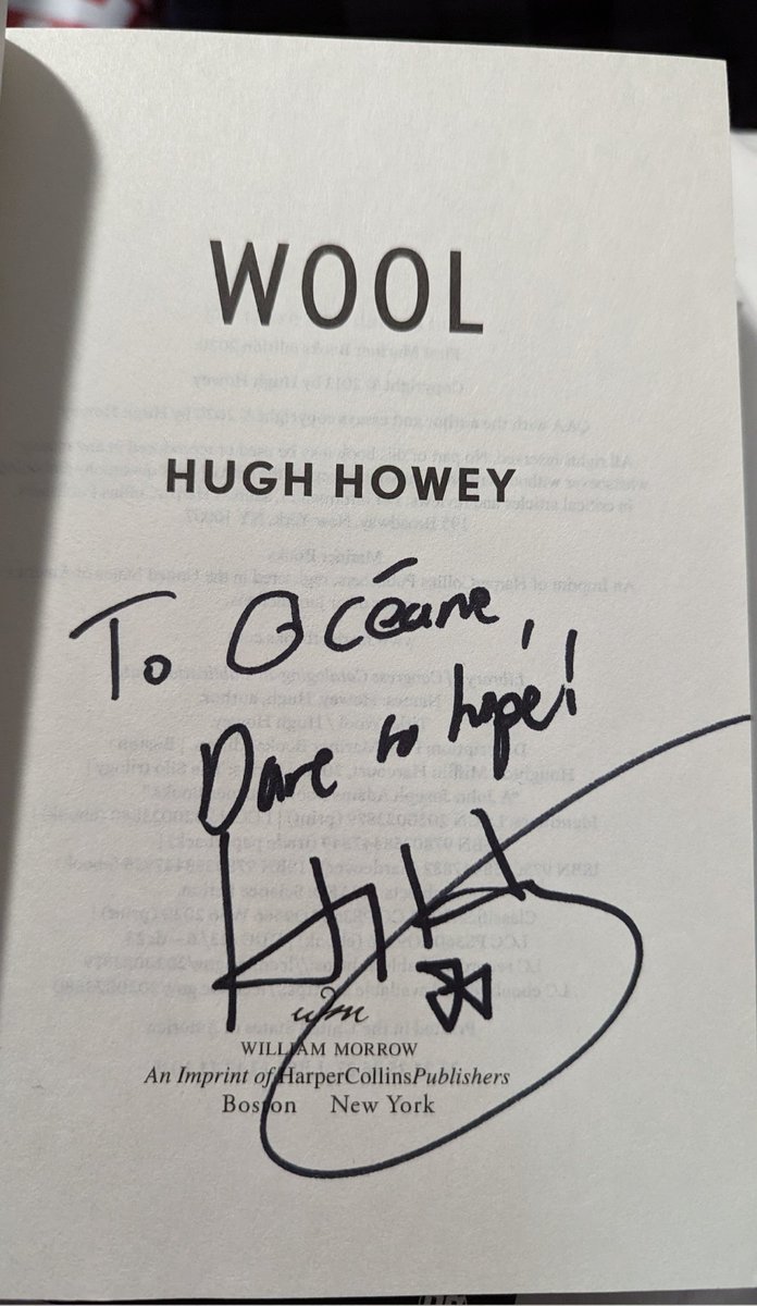 Fun fact : j'ai rencontré Hugh Howey par hasard à la NYCC et on a discuté de l'adaptation de son livre. Il en est plus que ravie! 
Et nous sommes tous les deux d'accord sur la performance incroyable et captivante de Rebecca Ferguson 😍