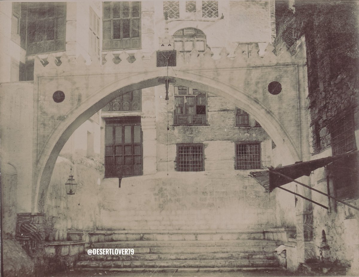 الصفا و المروة في الحرم المكي في مدينة مكة المكرمة . التقطت بين 1900 و 1920 م