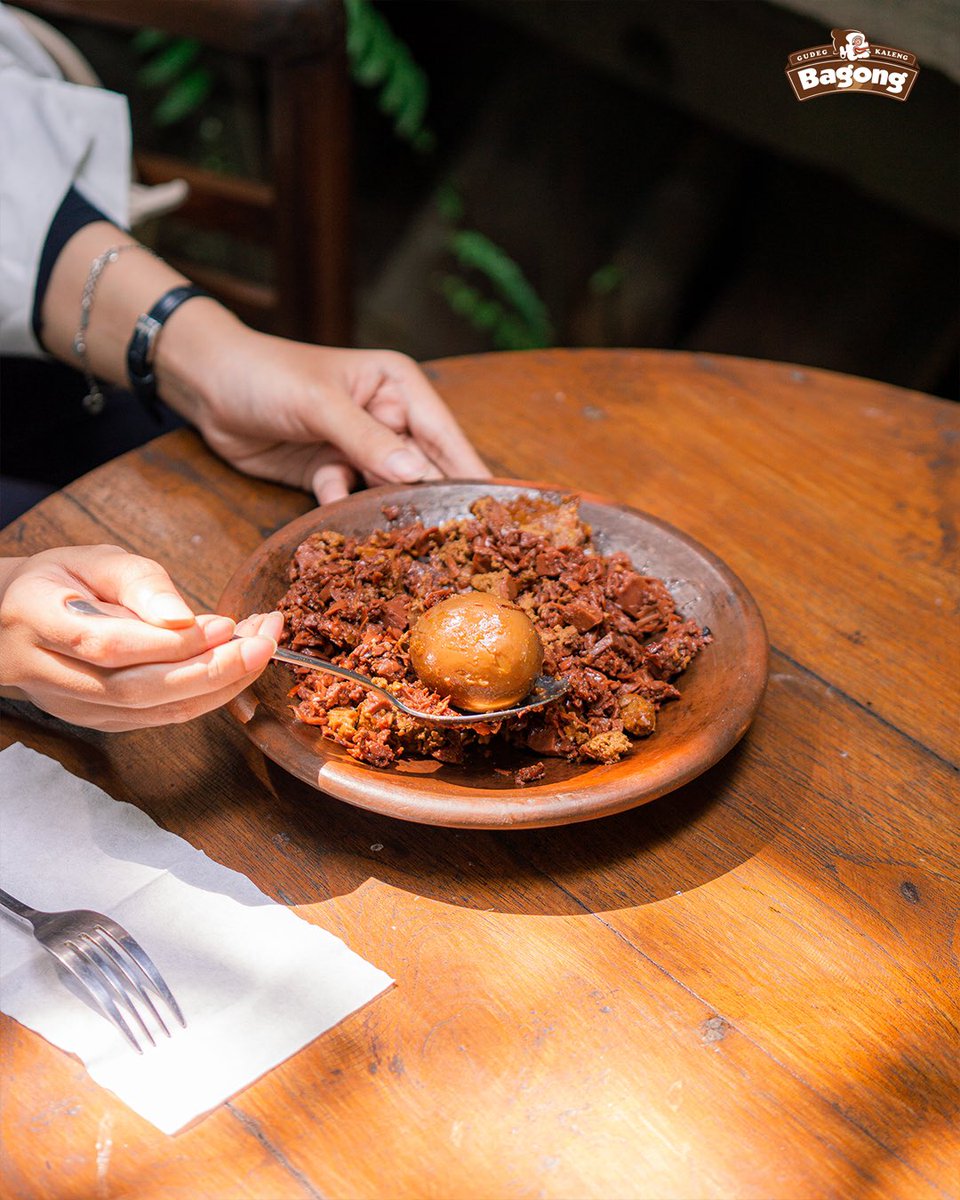 Begitu dibuka sebanyak ini porsinya!

Gudeg Bagong kemasan 300 Gram beneran bisa dinikmati oleh 2-3 orang lho~

Gak percaya? Yuk Order sekarang~

#gudegkaleng #gudegbagong #kulinerjogja #wisatajogja #gudegjogja #gudeg #oleholehjogja #jogjafood #indonesianfood #jogja