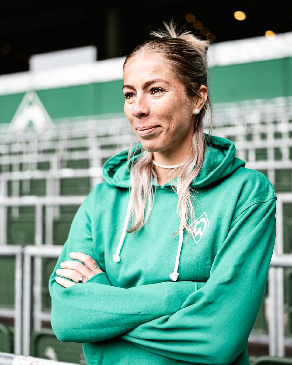 Der SV #Werder verpflichtet Sharon #Beck! ✍️ Die 29-jährige Mittelfeldspielerin wechselt zur kommenden Saison vom 1. FC Köln an den Osterdeich. 😍 Wir freuen uns schon auf dich, liebe Sharon! 💚 Zur Meldung 👉 svw.de/VerpflichtungB… #Werderfrauen | #DieLiga