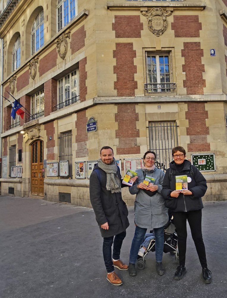 On continue de #ReveillerLEurope à #Paris10! 
Hier soir en porte à porte sur le blvd de Strasbourg et ce matin devant l'école du Fbg St Denis pour présenter les propositions de @rglucks1 sur la #RevolutionEcologique et inviter les habitants à s'inscrire sur les listes électorales