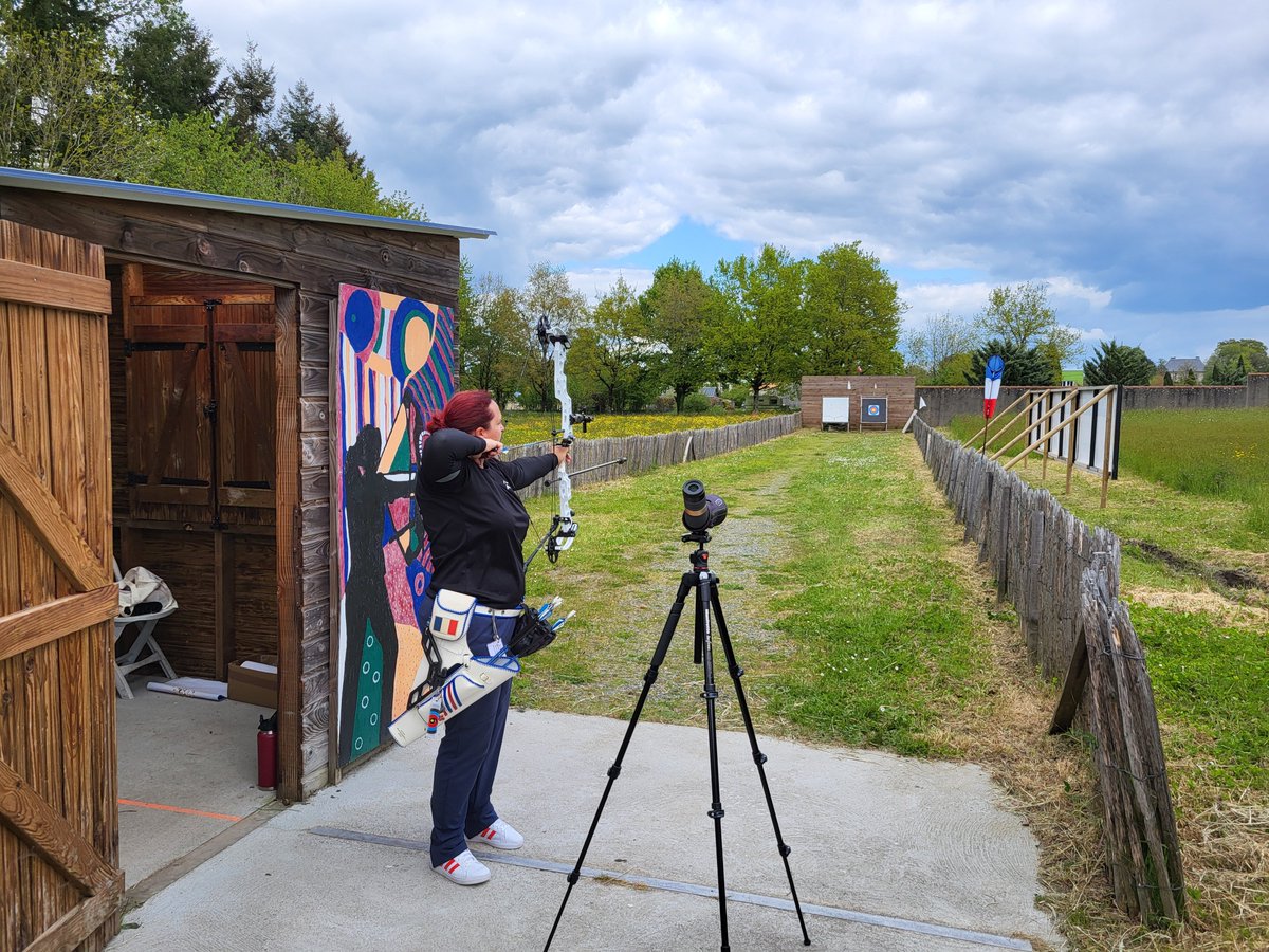 En pleine préparation pour les Jeux de cet été 🇫🇷, notre athlète de para archerie <a href="/ChupinJulie/">Julie Chupin</a> a accordé deux journées 100% tir à l'arc aux salariés #ApiviaMacifMutuelle 🏹 Au programme : initiation, défis &amp; échanges. Une expérience inoubliable 🤩
Tous derrière Julie 🔥💪