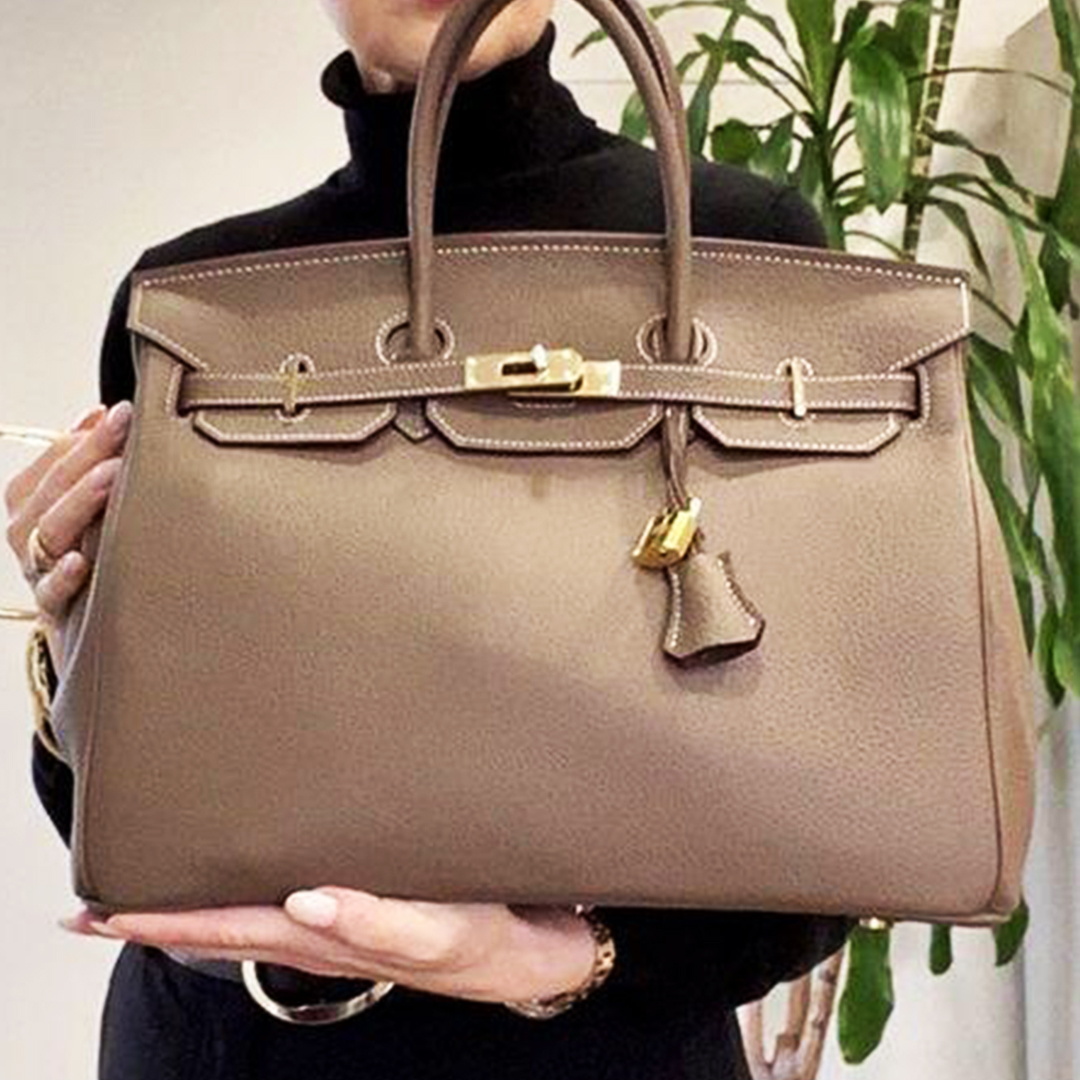 HandbagCrave's tweet photo. Customer Picture. Many thanks. Don't forget to tag us so we can feature you in our posts 👜💕

#shopping #style #shoponline #fashiongram#fashionablebags #onlineshopping #fashiondesigner#shoppingspree #womenswear #leatherhandbag #boutique #ootd  #handbagcrave https://t.co/HLtPWbmA1x