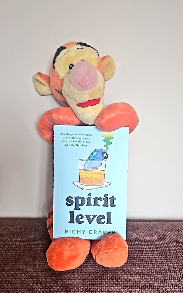 Wishing @RichyCraven a Very Happy Publication Day 🎊 #SpiritLevel is OUT NOW w/ @eriu_books Highly entertaining debut 👌