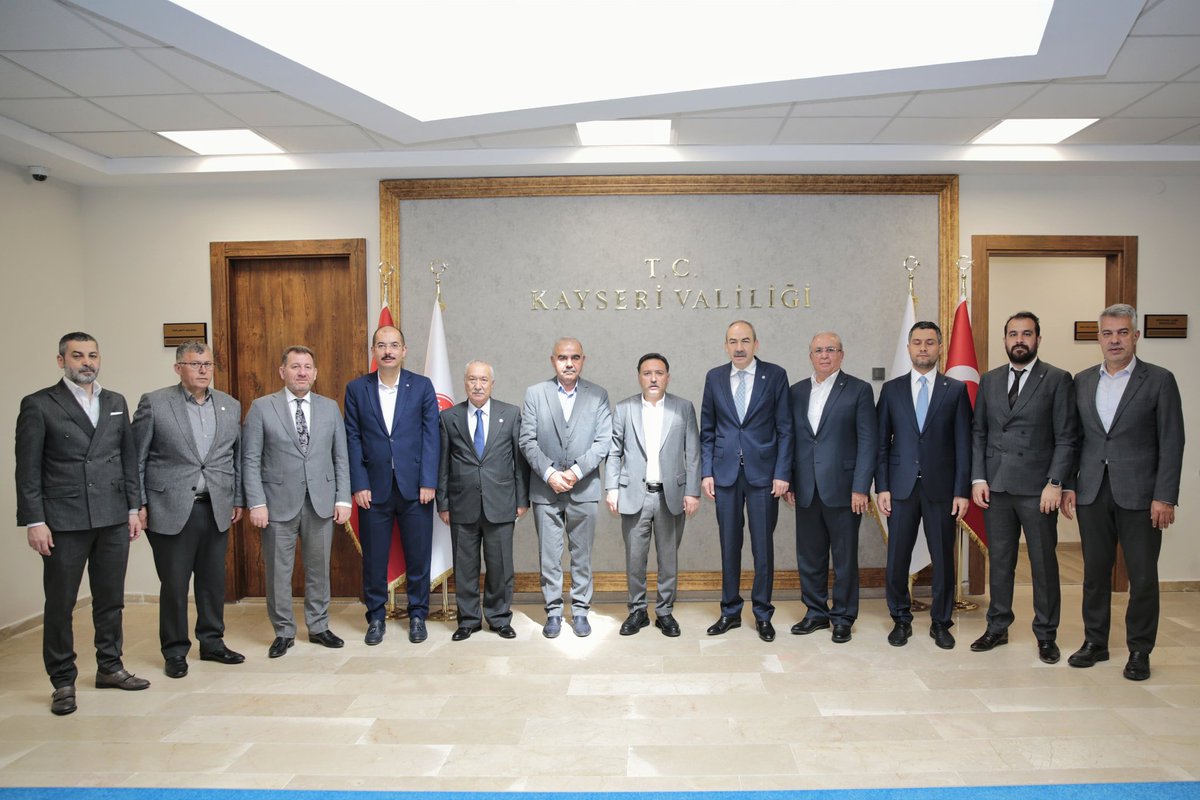 Valimiz Sayın Gökmen Çiçek, Kayseri Ticaret Odası Başkanı Ömer Gülsoy ve Yönetim Kurulu Üyeleri'ni makamında kabul etti.